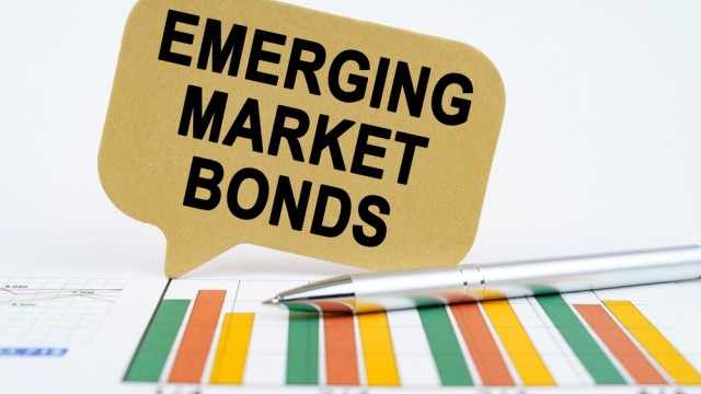 Investors Keep Betting on EM Bonds Despite Falling Spreads