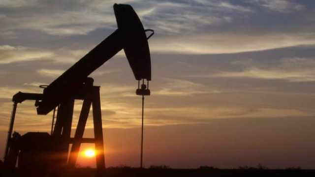 US drillers cut oil and gas rigs for second time in three weeks - Baker Hughes -