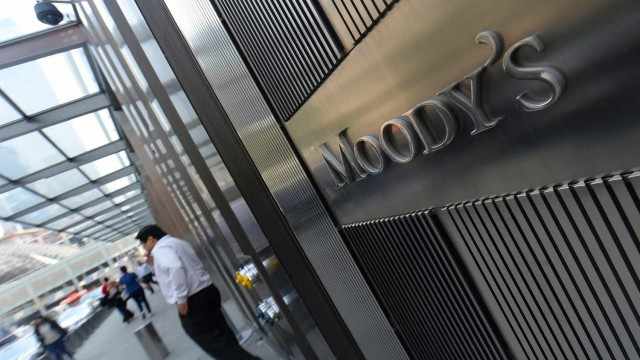 Moody's Reviewing Six Regional Banks for Possible Downgrades