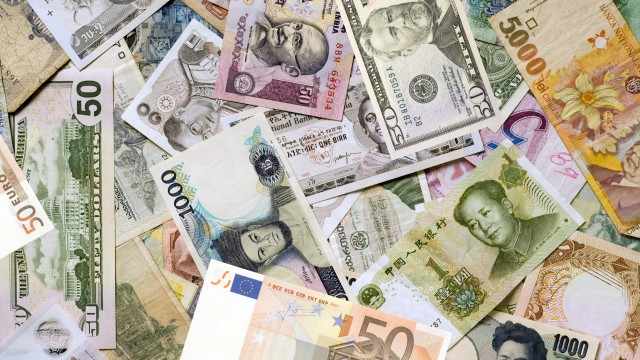 EMLC: Forget Gold, Look To Foreign Currencies In 2024 - With A 6.4% Yield