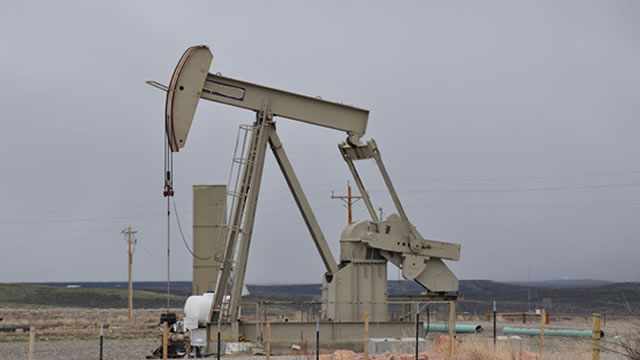 Oil News: Prices Set for Third Weekly Decline Amid Mixed Economic Signals