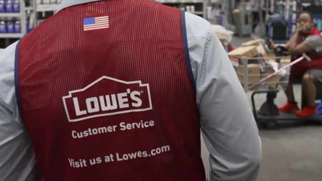 Lowe's (LOW) Registers a Bigger Fall Than the Market: Important Facts to Note