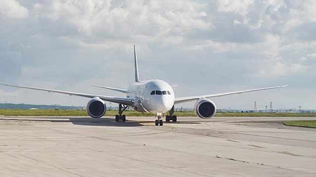 Alaska Airlines Boeing flight returns to airport following engine issue