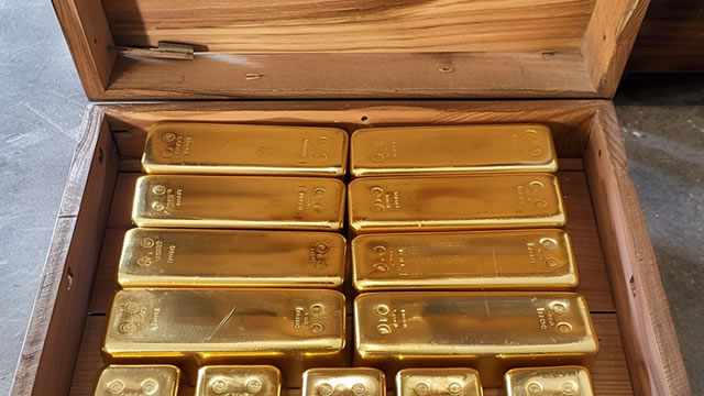 Gold, silver boosted by bullish charts