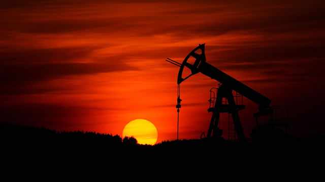 Crude Oil Weekly Price Forecast – Crude Oil Drops a Bit For The Week