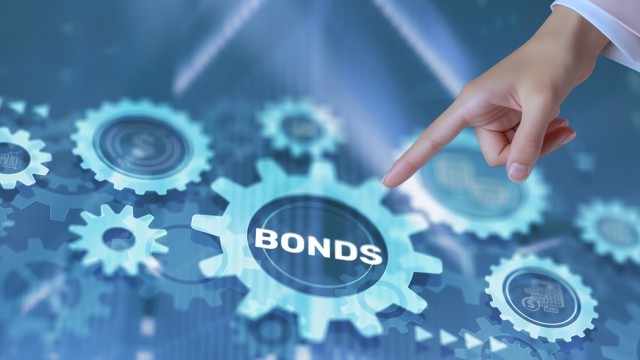 Institutional Investors Are Going Long on Bonds Again