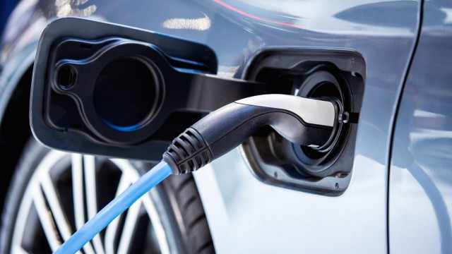 EV Stocks Alert: Electric Vehicle Prices Have Plunged 33% This Year