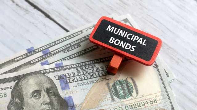 Record Issuance, Strong Yields Put Municipal Bonds in Play