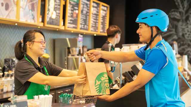 Starbucks (SBUX) Registers a Bigger Fall Than the Market: Important Facts to Note