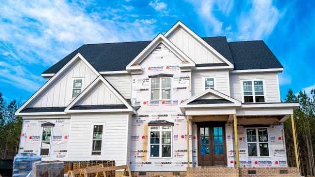 Homebuilder Rally Faces Reckoning As Stocks Bog Down — Should Investors Sell?