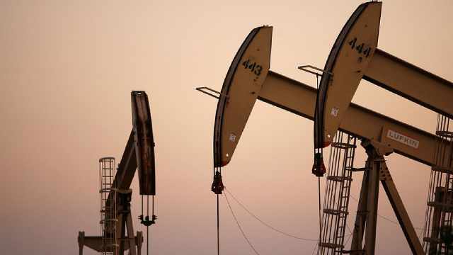 US drillers cut oil and gas rigs for second week in a row - Baker Hughes