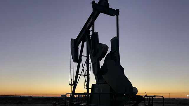 Oil Edges Higher Amid Geopolitical Tensions in Middle East