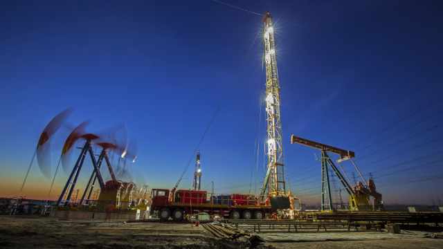 US drillers cut oil and gas rigs for third week in a row - Baker Hughes